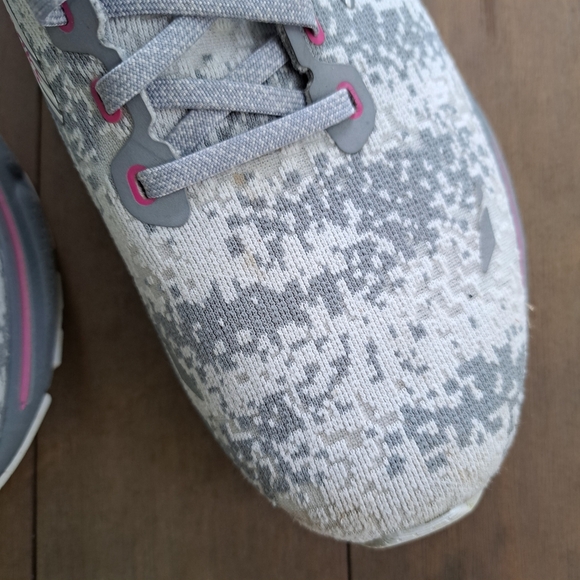 Brooks Gray Athletic Shoes with Speckled Design - Picture 2 of 13